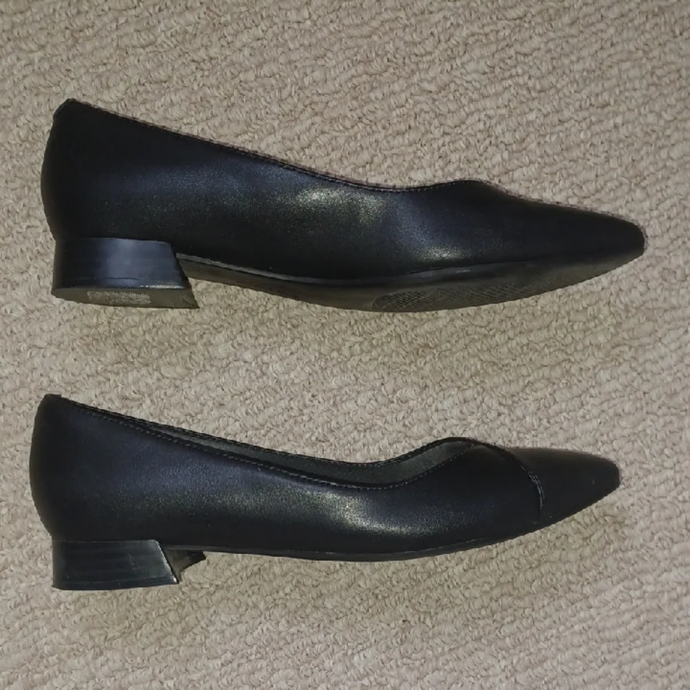 Clarks Black Leather Pointed Heels - Picture 4 of 5
